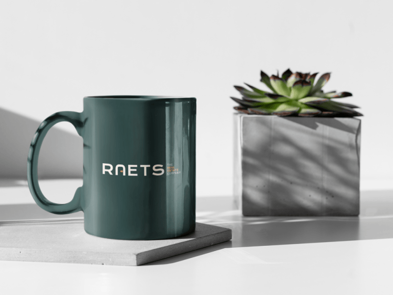 11-oz-coffee-mug-mockup-featuring-a-plant-pot-having-a-sunbath-394-el (Middel)